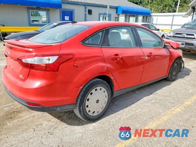 Trzecie zdjęcie samochodu z tyłu: 2013 FORD FOCUS SE VIN:1FADP3F21DL364137 - miniatura