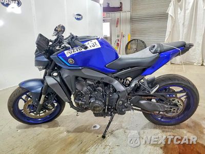 Trzecie zdjęcie samochodu z tyłu: 2025 YAMAHA MT09 VIN:JYARN94E4SA004029 - miniatura
