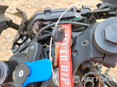 Zdjęcie 8 z 9 samochodu: 2023 YAMAHA YZFR3 A VIN:MH3RH18Y3PK010134 - miniatura