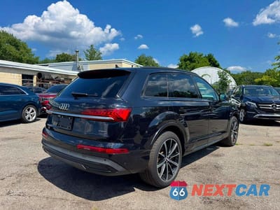 Czwarte zdjęcie samochodu z boku: 2020 AUDI Q7 PREMIUM PLUS VIN:WA1LXAF73LD002707 - miniatura