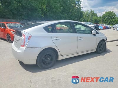 Trzecie zdjęcie samochodu z tyłu: 2013 TOYOTA PRIUS TWO VIN:JTDKN3DU4D5571184 - miniatura