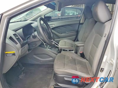 Zdjęcie 7 z 12 samochodu: 2017 KIA FORTE LX VIN:3KPFL4A7XHE095237 - miniatura