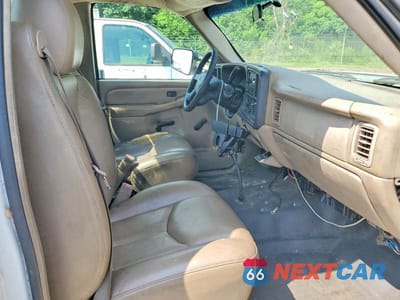 Zdjęcie 10 z 12 samochodu: 2005 CHEVROLET SILVERADO C2500 HEAVY DUTY VIN:1GBHC24U85E295270 - miniatura