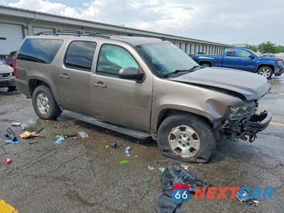Czwarte zdjęcie samochodu z boku: 2011 CHEVROLET SUBURBAN K1500 LS VIN:1GNSKHE34BR156407 - miniatura