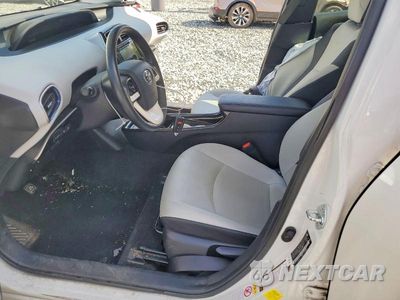 Zdjęcie 7 z 13 samochodu: 2017 TOYOTA PRIUS THREE TOURING VIN:JTDKARFU2H3054141 - miniatura
