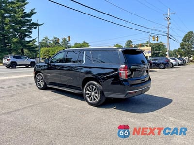 Trzecie zdjęcie samochodu z tyłu: 2022 CHEVROLET SUBURBAN K1500 LT VIN:1GNSKCKD3NR125511 - miniatura