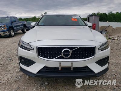 Piąte zdjęcie samochodu w środku: 2021 VOLVO V60 CROSS COUNTRY T5 MOMENTUM VIN:YV4102WK5M1077338 - miniatura