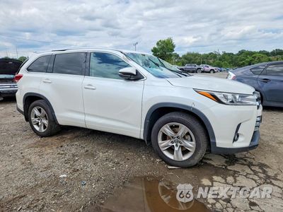 Czwarte zdjęcie samochodu z boku: 2017 TOYOTA HIGHLANDER LIMITED VIN:5TDDZRFH1HS433151 - miniatura