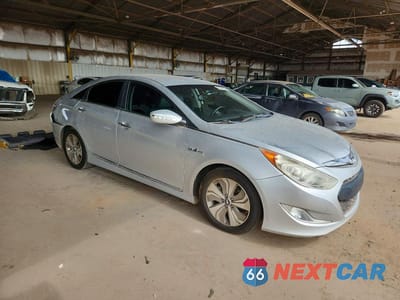 Czwarte zdjęcie samochodu z boku: 2013 HYUNDAI SONATA HYBRID VIN:KMHEC4A42DA099597 - miniatura