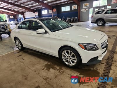 Czwarte zdjęcie samochodu z boku: 2015 MERCEDES-BENZ C 300 4MATIC VIN:55SWF4KB8FU095267 - miniatura