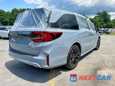 Trzecie zdjęcie samochodu z tyłu: 2025 HONDA ODYSSEY SPORT-L VIN:5FNRL6H75SB053736 - miniatura