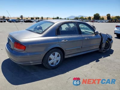 Trzecie zdjęcie samochodu z tyłu: 2002 HYUNDAI SONATA GL VIN:KMHWF25S12A570807 - miniatura