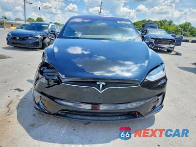 Piąte zdjęcie samochodu w środku: 2017 TESLA MODEL X VIN:5YJXCBE26HF049096 - miniatura