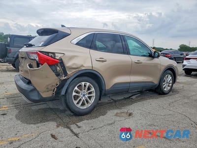 Trzecie zdjęcie samochodu z tyłu: 2020 FORD ESCAPE SE VIN:1FMCU0G60LUC04298 - miniatura