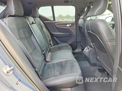 Zdjęcie 11 z 14 samochodu: 2022 VOLVO XC40 T5 R-DESIGN VIN:YV4162UM5N2790044 - miniatura