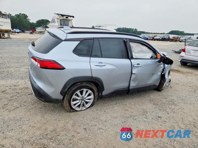 Trzecie zdjęcie samochodu z tyłu: 2022 TOYOTA COROLLA CROSS LE VIN:7MUCAAAG3NV003058 - miniatura