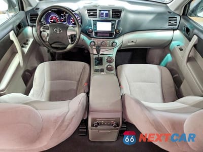 Zdjęcie 8 z 13 samochodu: 2013 TOYOTA HIGHLANDER BASE VIN:5TDBK3EH9DS248737 - miniatura