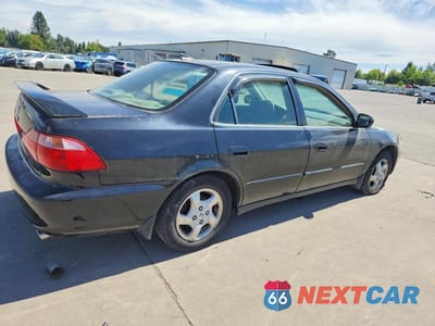 Trzecie zdjęcie samochodu z tyłu: 1999 HONDA ACCORD EX VIN:JHMCG5654XC026374 - miniatura