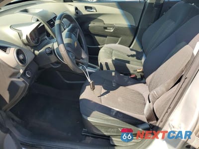 Zdjęcie 7 z 12 samochodu: 2014 CHEVROLET SONIC LT VIN:1G1JC5SH4E4114622 - miniatura