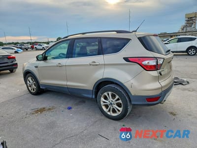 Drugie zdjęcie samochodu z przodu: 2018 FORD ESCAPE SE VIN:1FMCU9GD8JUA66378 - miniatura
