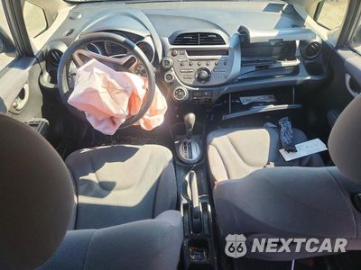 Zdjęcie 8 z 12 samochodu: 2013 HONDA FIT VIN:JHMGE8H32DC044565 - miniatura