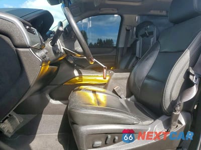 Zdjęcie 7 z 13 samochodu: 2019 CHEVROLET SUBURBAN C1500 LT VIN:1GNSCHKC5KR270546 - miniatura