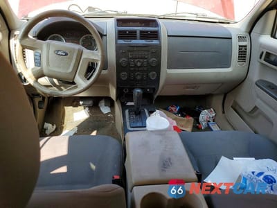 Zdjęcie 8 z 13 samochodu: 2008 FORD ESCAPE XLS VIN:1FMCU02Z08KC08551 - miniatura