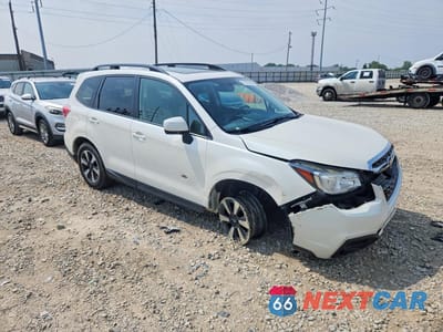 Czwarte zdjęcie samochodu z boku: 2017 SUBARU FORESTER 2.5I PREMIUM VIN:JF2SJAEC6HH448028 - miniatura