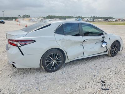 Trzecie zdjęcie samochodu z tyłu: 2022 TOYOTA CAMRY SE VIN:4T1G11AK1NU024885 - miniatura