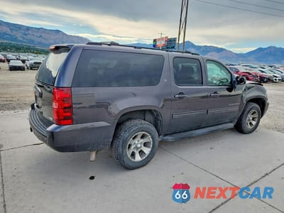 Trzecie zdjęcie samochodu z tyłu: 2010 CHEVROLET SUBURBAN K1500 LT VIN:1GNUKJE39AR158121 - miniatura