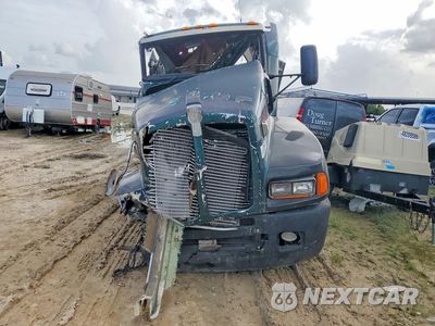 Piąte zdjęcie samochodu w środku: 2001 KENWORTH T600 SEMI TRUCK VIN:1XKADB9X51J869889 - miniatura