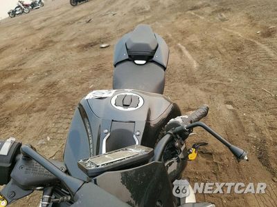 Piąte zdjęcie samochodu w środku: 2025 KAWASAKI ZR900 S VIN:ML5ZRDS14SDA06922 - miniatura