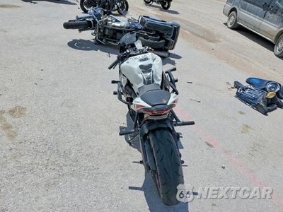 Czwarte zdjęcie samochodu z boku: 2024 KAWASAKI ZX636 K VIN:JKBZXJK1XRA000440 - miniatura