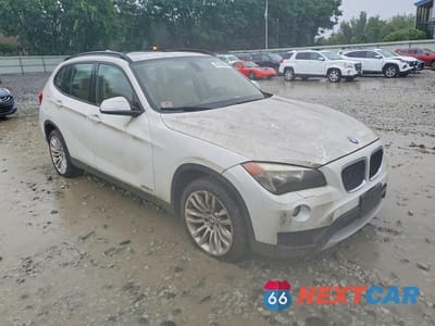 Czwarte zdjęcie samochodu z boku: 2013 BMW X1 XDRIVE28I VIN:WBAVL1C5XDVR82006 - miniatura
