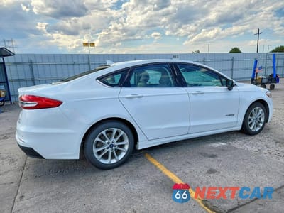 Trzecie zdjęcie samochodu z tyłu: 2019 FORD FUSION SE VIN:3FA6P0LU5KR188558 - miniatura