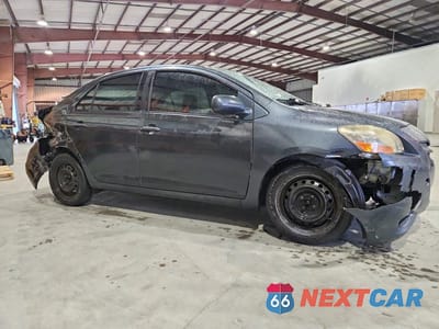 Czwarte zdjęcie samochodu z boku: 2007 TOYOTA YARIS BASE VIN:JTDBT923X71154960 - miniatura