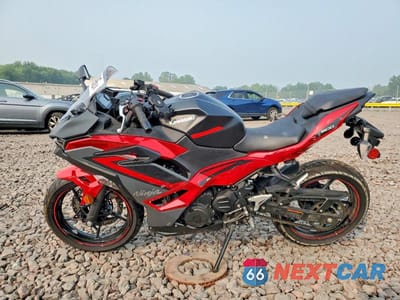 Trzecie zdjęcie samochodu z tyłu: 2024 KAWASAKI EX500 VIN:ML5EXGG10RDA17490 - miniatura