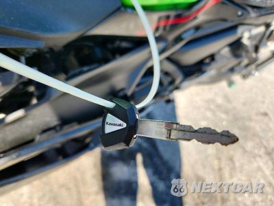 Zdjęcie 8 z 9 samochodu: 2022 KAWASAKI EX650 N VIN:ML5EXEN18NDA73470 - miniatura