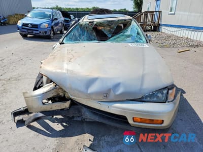 Piąte zdjęcie samochodu w środku: 1995 HONDA ACCORD EX VIN:1HGCE1892SA004217 - miniatura