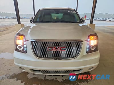 Piąte zdjęcie samochodu w środku: 2011 GMC YUKON DENALI VIN:1GKS1EEF0BR205417 - miniatura