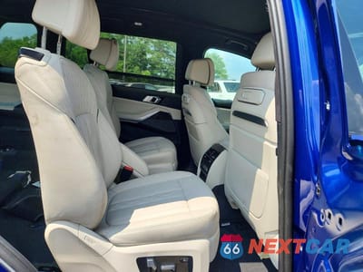 Zdjęcie 11 z 14 samochodu: 2025 BMW X7 M60I VIN:5UX33EM04S9W53049 - miniatura