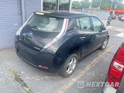 Czwarte zdjęcie samochodu z boku: 2011 NISSAN LEAF SV VIN:JN1AZ0CP1BT005036 - miniatura
