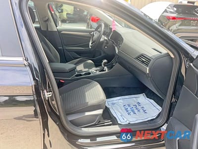 Piąte zdjęcie samochodu w środku: 2024 VOLKSWAGEN JETTA S VIN:3VW5M7BU9RM103556 - miniatura