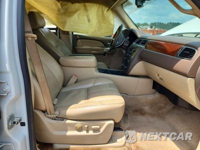 Zdjęcie 7 z 14 samochodu: 2007 GMC YUKON XL C1500 VIN:1GKFC16J47J167185 - miniatura