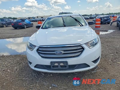 Piąte zdjęcie samochodu w środku: 2018 FORD TAURUS SE VIN:1FAHP2D87JG117180 - miniatura