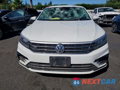 Piąte zdjęcie samochodu w środku: 2018 VOLKSWAGEN PASSAT S/R-LINE VIN:1VWAA7A36JC036971 - miniatura