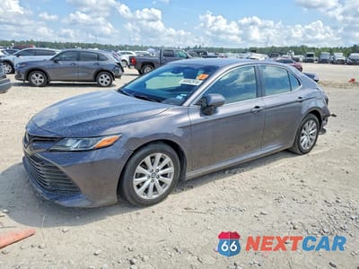 2020 TOYOTA CAMRY LE 4T1C11AK8LU329912 - główne zdjęcie licytacji z USA - miniatura