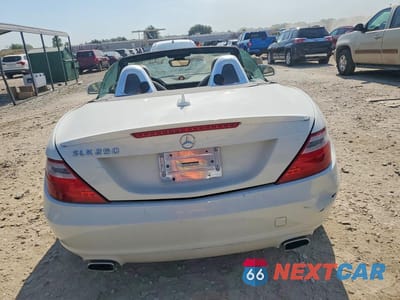 Zdjęcie 6 z 12 samochodu: 2013 MERCEDES-BENZ SLK 250 VIN:WDDPK4HA5DF058238 - miniatura