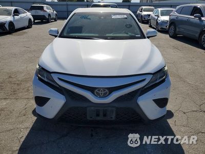 Piąte zdjęcie samochodu w środku: 2018 TOYOTA CAMRY SE VIN:4T1B11HK6JU649468 - miniatura