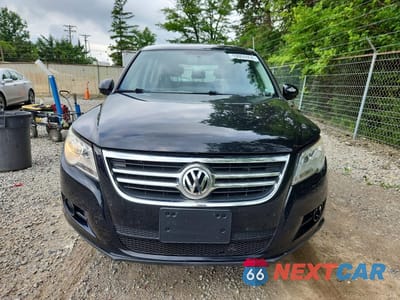 Piąte zdjęcie samochodu w środku: 2009 VOLKSWAGEN TIGUAN S VIN:WVGAV75N49W512367 - miniatura